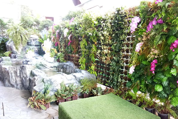 สวนแนวตั้งวิทยาลัยนานาชาติ